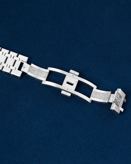 Audemars Piguet Royal Oak 15400ST.OO.1220ST.03 Image 4